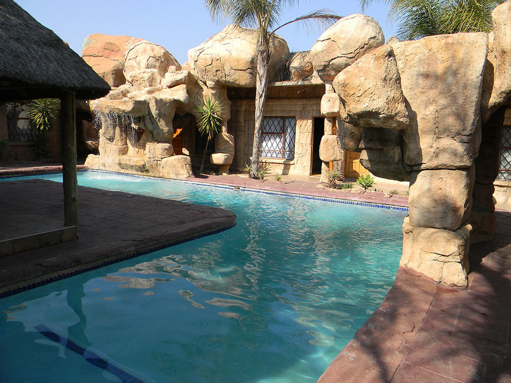African Cave Lodge 해먼스크랄 외부 사진