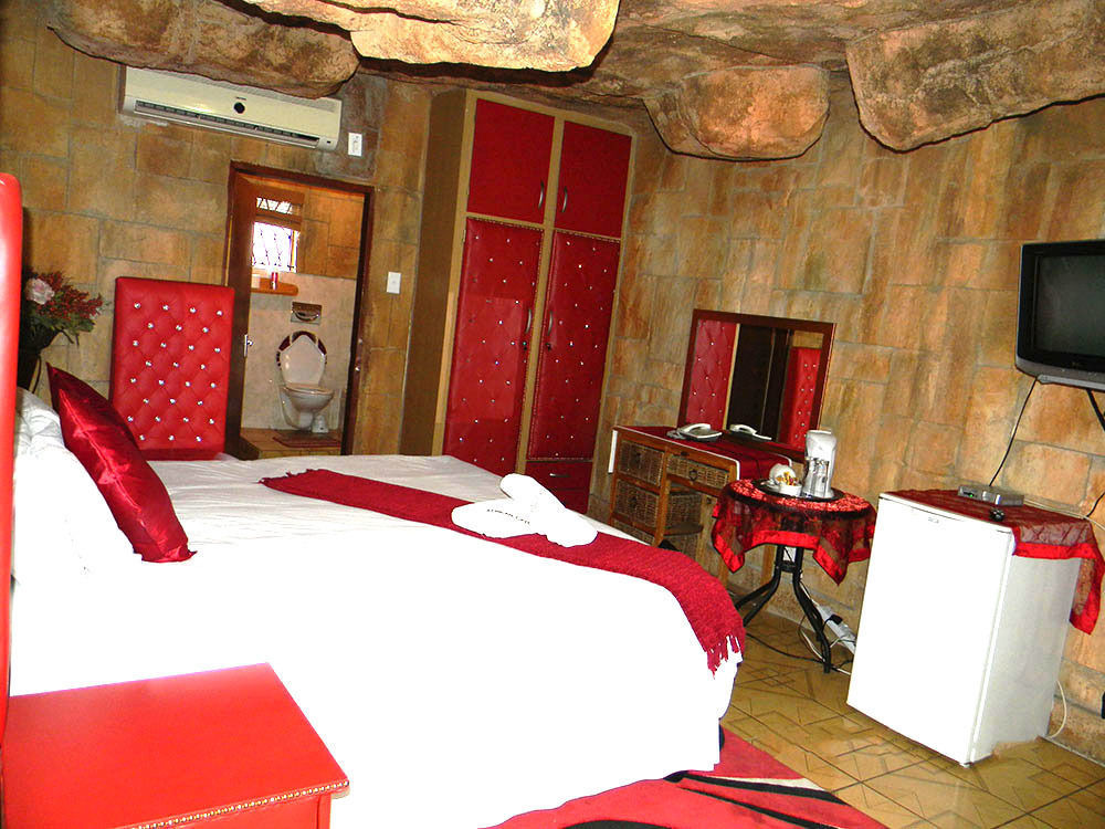 African Cave Lodge 해먼스크랄 외부 사진