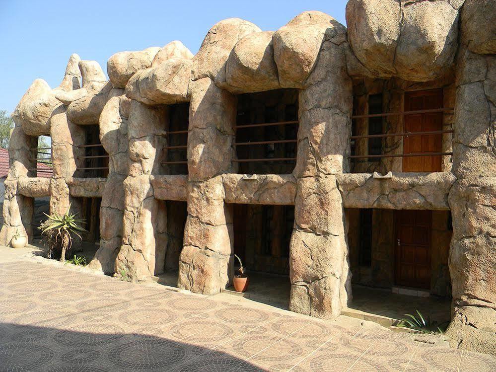 African Cave Lodge 해먼스크랄 외부 사진